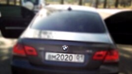 Автомобиль BMW, попавший в аварию в центре Душанбе, предположительно принадлежащий сыну Хукумова.