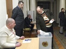 Armenia -- A man casts his ballot in Yerevan, 19Feb2008