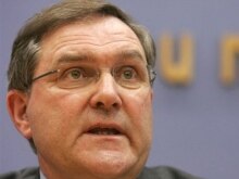 Germany -- Defense Minister Franz Josef Jung addresses a press conference in Berlin, 06Feb2008