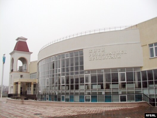 The Ukrainian-language high school in Simferopol has been overwhelmed by applicants.