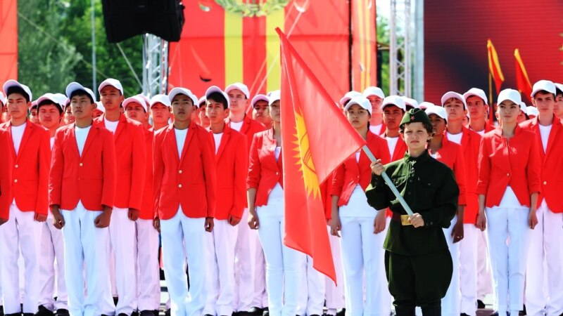 Парад школьников в Бишкеке