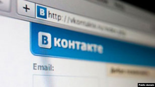 Some Russian gay activists have ended their membership of VKontakte.