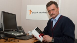 Radio Svaboda journalist Aleh Hruzdzilovich with his book, "Who Blew Up the Minsk Metro?" 