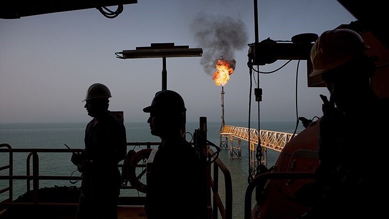 مقام وزارت نفت: ایران ذخیره نفت بدون مشتری بر آب‌ها ندارد