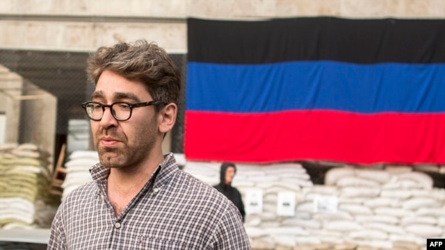 Американский журналист Саймон Островский провел 3 дня в заложниках