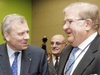 NATO chief Jaap de Hoop Scheffer (left) with Afghan Defense Minister Abdul Rahim Wardak (right) (epa)