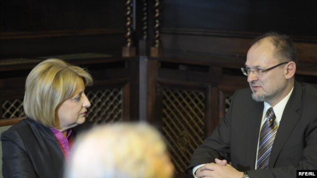 Jelko Kacin u razgovoru sa predsednicom Skupštine, Slavicom Đukić Dejanović, 16. mart 2010. Fotografije uz tekst: Vesna Anđić
