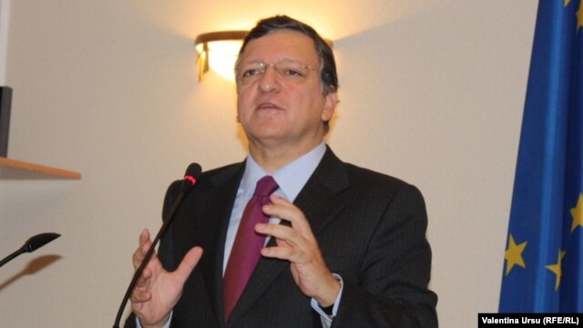 European Commission President Jose Manuel Barroso speaks to parliament in Chisinau on November 30.