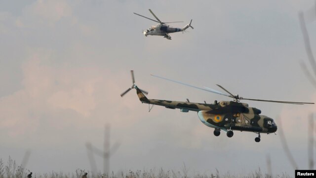 Українські вертольоти поруч з Краматорськом, Донецька область, 15 квітня 2014 року