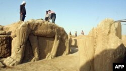 أعمال تنقيب في مدينة نمرود الأثرية أجريت بتاريخ 17 تموز 2001