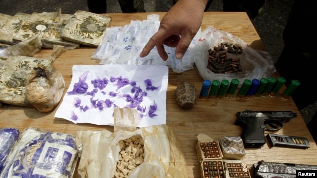 Kyrgyz policemen inspect drugs and weapons, suspected to have been used during ethnic clashes, seized in raids in the city of Osh. (file photo)