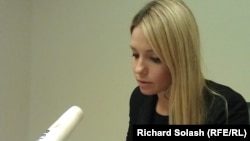 Yevhenia Tymoshenko reads a written appeal by her mother on September 20 in Washington.