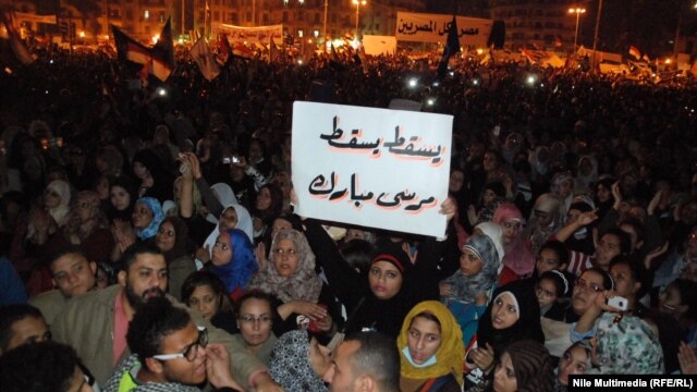 Antigovernment demonstrators in Tahrir Square
