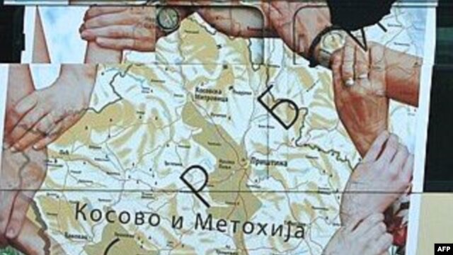 Ilustrativna fotografija: mapa Kosova na beogradskom autobusu, 7. decembar 2007.