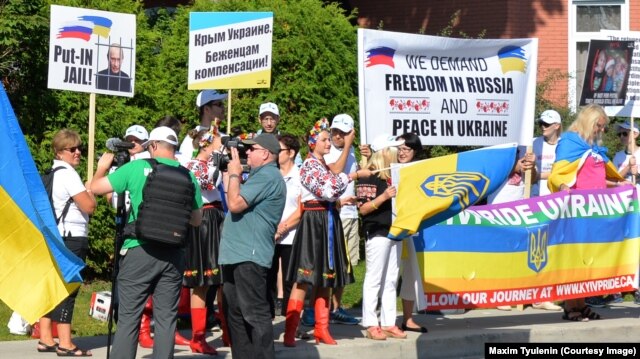 Одна з акцій протесту проти агресії Росії проти України. Оттава, серпень 2015 року
