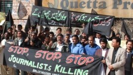 Pakistan -- Journalists protesting in Quetta against killing of Pashtun journalist Mukarram Khan Aatif by unknown militants on 17 January, 2012.