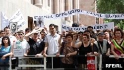 Armenians protest in Yerevan against the legislation that would allow foreign-language schools to operate.