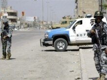 Iraq -- Iraqi police commandos take positions in Al-Basrah, 25Mar2008