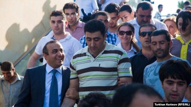 Azerbaijan -- Azerbaijani military officer Ramil Safarov, center, walks in Martyrs' Alley, national memorial in the Azerbaijan's capital Baku, 31Aug2012