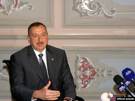 Turkey -- President Ilham Aliyev interviewed by Azerbaijani journalists in Istanbul, 08Jun2010