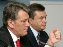 Yushchenko (left) with Prime Minister Viktor Yanukovych (file photo) (official site)