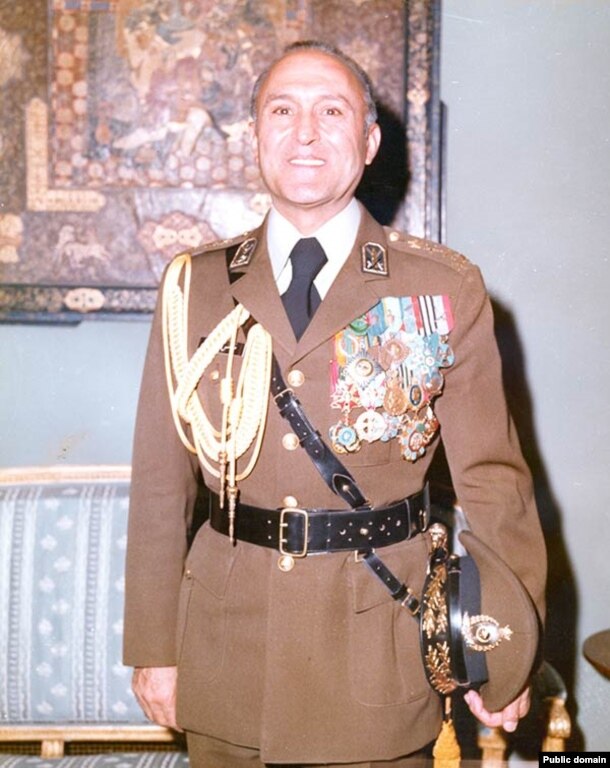 ارتشبد عباس قره‌باغی که در روزهای حساس بهمن ۵۷، پست کلیدی ریاست ستاد ارتش را برعهده داشت.