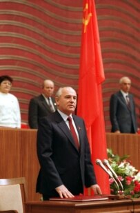 Gorbachev taking the oath of office as the first president of the Soviet Union on March 15, 1990 (TASS)