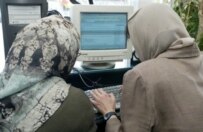 Iranian students at an Internet cafe in Tehran (file photo) (AFP)