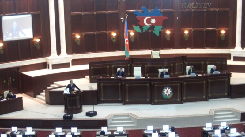 В Азербайджане зарегистрировано почти 500 кандидатов в депутаты парламента