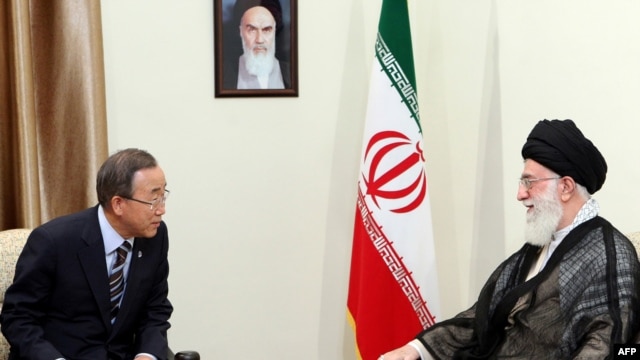 Iran's Supreme Leader Ayatollah Ali Khamenei (right) meets with UN Secretary-General Ban Ki-moon in Tehran on August 29.