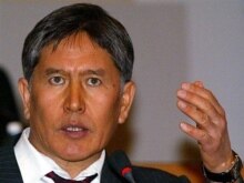 Kyrgyzstan - Prime Minister Almaz Atambaev delivers a speech at the parliament in Bishkek, 30Mar2007