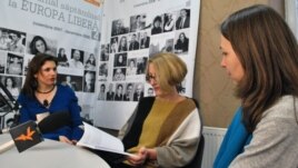 Cristina Cojocaru, Ianina Spinei și Mariana Kalughin la dezbaterea din studioul Europei Libere