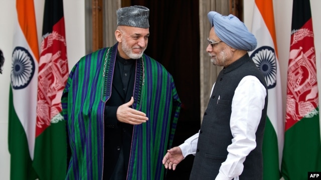 Afghan President Hamid Karzai (left) with Indian Prime Minister Manmohan Singh prior to delegation-level talks and an agreement-signing in New Delhi on November 12.