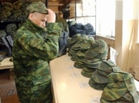 Many conscripts don't find the Russian military suits them (ITAR-TASS)
