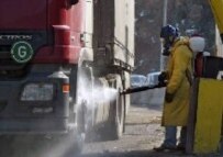Georgian veterinary worker disinfects a truck arriving from Azerbaijan (file photo) (epa)