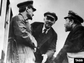 Russia -  (from l to r) Lev Trotsky, Vladimir Lenin and Lev Kamenev talking during a break at the 2nd congress of the Third International, Moscow, 01Jan1920