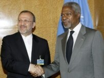 Kofi Annan (right) with Mottaki in Geneva on June 22 (epa)