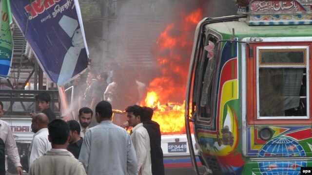 More than 15 people were killed in this suicide bomb blast targeting a Shi'ite Ashura procession in Karachi in 2009. Lashkar-e Jhangvi and its splinter groups have killed thousands in Pakistan.