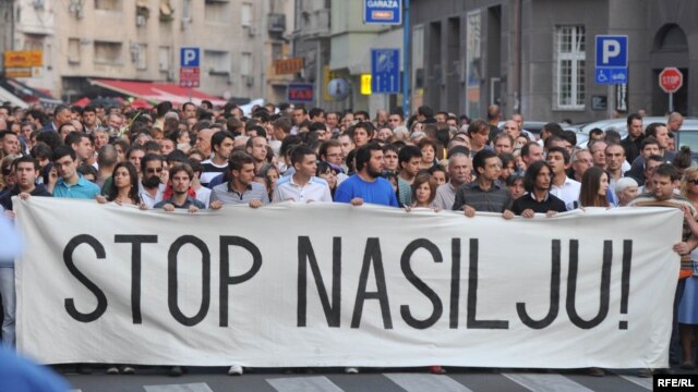 Beograđani su protestovali zbog nasilja, nakon ubistva francuskog navijača Brisa Tatona, 2009.