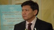 Советник президента Казахстана Ермухамет Ертысбаев отвечает на вопросы журналистов в Астане.