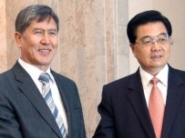 Kyrgyz Foreign Minister Almazbek Atambaev (left) meeting with Chinese President Hu Jinato in Bishkek today