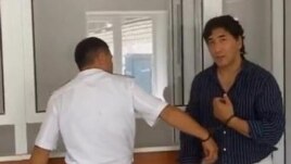 Кәсіпкер Барлық Меңдіғазиевтің сот залынан түсірілген суреті. 22 шілде 2013 жыл.