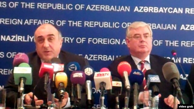 Azerbaijan – Minister of Foreign Affairs Elmar Mammadyarov (L) and the OSCE Chairperson-in-Office Eamon Gilmore at a press-conference in Baku, 14Jun2012