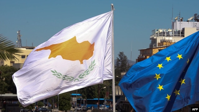 Zastava Kipra i EU u Nikoziji