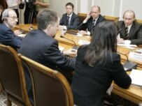 President Putin meeting with journalists from G8 countries on June 3 (ITAR-TASS)