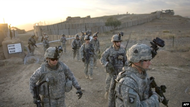 U.S. soldiers patrol near Afghan-Pakistan border