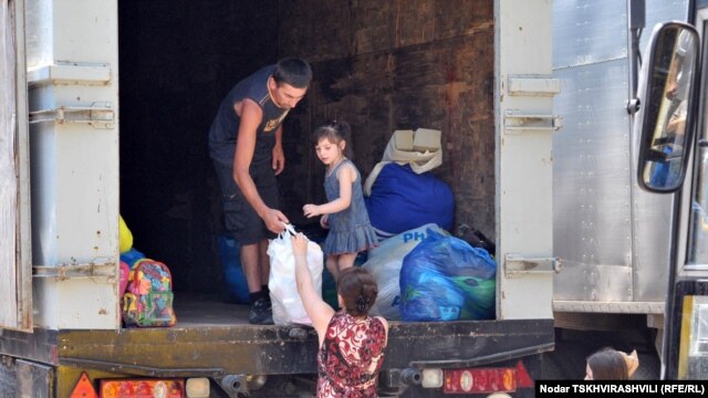 Authorities evicting displaced persons from a military building at Vake-Saburtalo road in Tbilisi on August 11.
