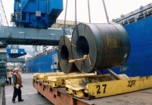 Russia – Energy / infrastructure / trade – Coiled steel being loaded at the port of Novorossiisk (Novorossiysk), 8Jun2004