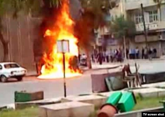 معترضان سوری در درعا مقر حزب بعث را به آتش کشیدند