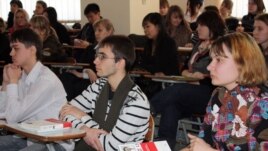 Birinci axın beynəlxalq təşkilatlar, Xarici İşlər Nazirliyində bütün mümkün mövqeləri tutub